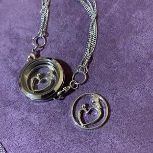 Mother and baby decorative plate for floating locket